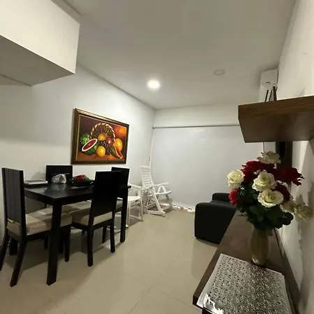 Apartamento Cómodo Apto Frente Al Mar, Excelente Ubicación.