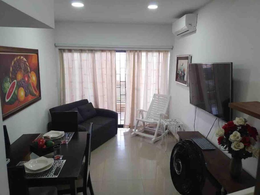 Comodo Apto Frente Al Mar, Excelente Ubicacion. *