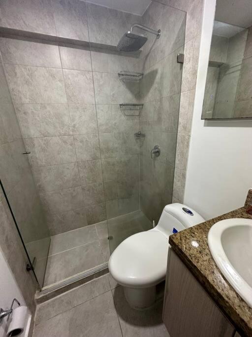 Comodo Apto Frente Al Mar, Excelente Ubicacion. Apartamento *