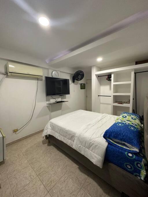 Comodo Apto Frente Al Mar, Excelente Ubicacion. Cartagena