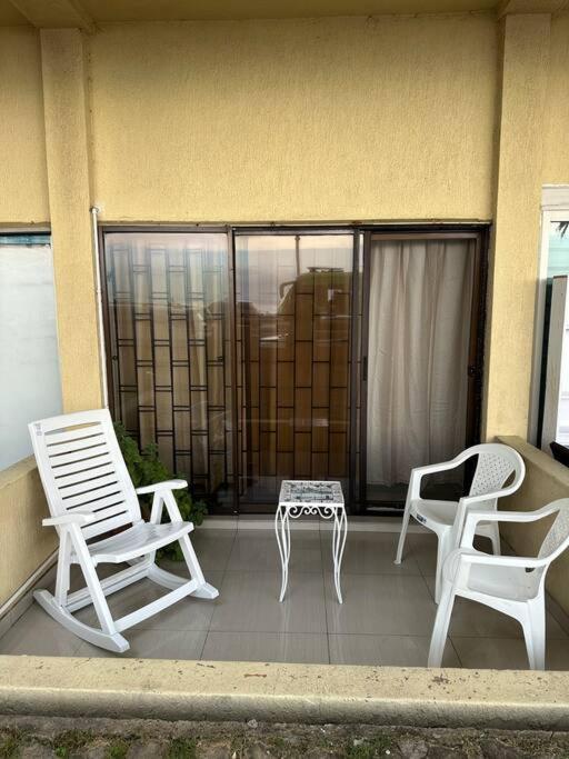 Comodo Apto Frente Al Mar, Excelente Ubicacion. *